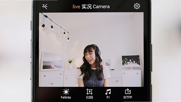 liveʵ������༭���棬�ֻ���Ļ��ʾʵ����Ƭ�༭�������������˾����ü������֡�������ͼ�꣬������Ϊһ��ʵ����Ƭ�ı༭Ԥ�������������������������liveʵ���������Ļ������ʾ