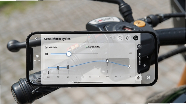 Sena Motorcycles软件参数调节页面,手机屏幕显示音量滑块和均衡器曲线,背景为摩托车把手特写,现代UI设计风格