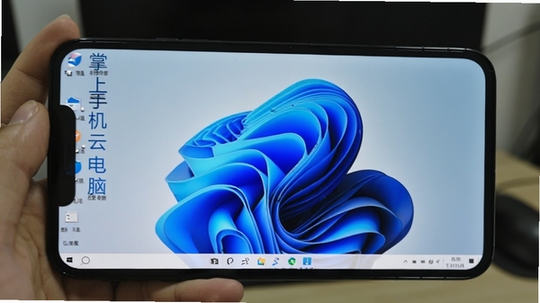 �����ֻ��Ƶ����ƶ����������棬�ֻ���Ļ��ʾWindows����