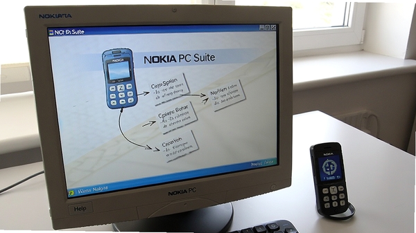 Nokia PC Suite���Ӱ������棬������Ļ��ʾ�������裬�ֻ�����һ�ԣ�����Ϊ�ɾ��Ĺ���̨��������Ȼ