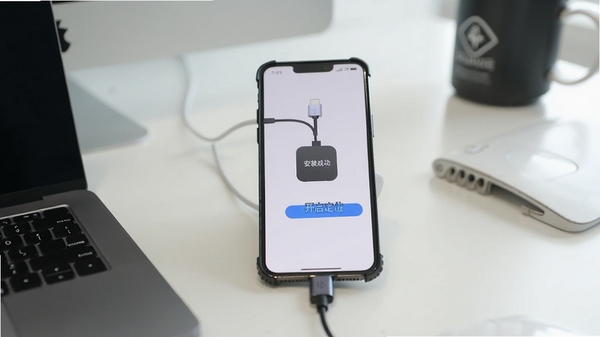 �ֻ����ӵ���ͨ��USB���䰲װ������Ļ��ʾ����װ�ɹ����롰������λ����ť������Ϊ�칫���棬���������ˡ�