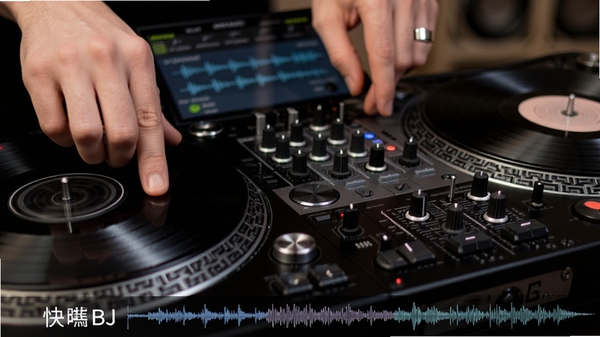 ����DJ������˫�������������д����ָ��ѹ�ڽ��̣�����ͬ������