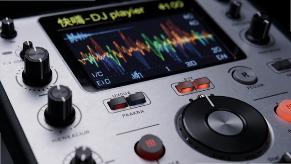 ����DJ������Ч������壬��ť�Ͱ�ť��д����Ч���ζ�̬�仯