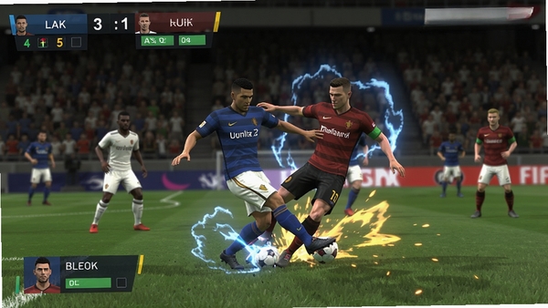 FIFA Online 3��Ϸ�ڱ������棬������Ա���ڼ���ƴ����������ʾ�ȷ֡���Ա״̬��������Ч�������棬�����Ӿ������