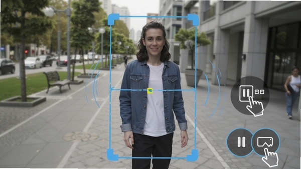 YouCam AI׷����ʾ�������������߶�������ͷ�Զ����棬����ʾ׷�ٿ�ͬʱ����ͼ����ʾ��ͣ���л�����