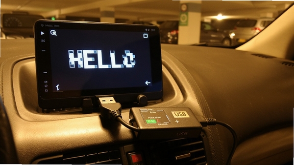 USB��������༭�����ӳ�����Ļ��ʵ�ĳ���������USB�����ӵ�����LED�����ƺУ���Ļ��ʾ��HELLO������������Ϊҹ��ͣ����������ƫů