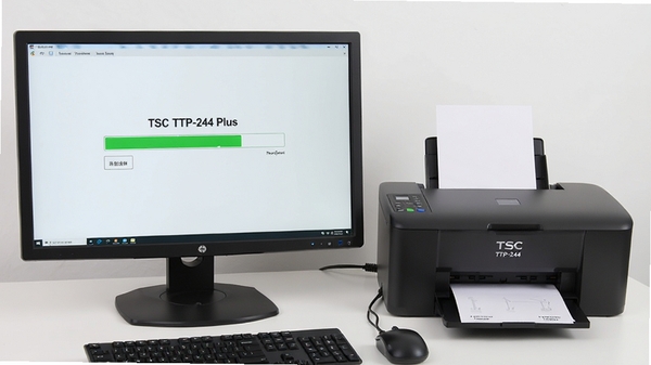 ������Ļ����ʾTSC TTP-244 Plus������װ���������Ա������ӺõĴ�ӡ������������չʾ������װ���̵ı���ԣ������������ˡ�