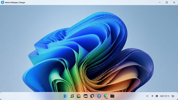 һ��չʾ Adolix Wallpaper Changer �� Windows 11 ���������е�Ч��ͼ�������������������ɼ�����ֽ�����л���������������