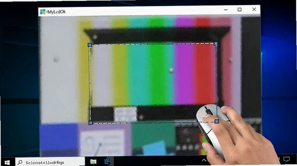 IsMyLcdOK����������Windows�����ϣ�չʾ�Զ�����������ܣ��û�����������ѡ��Ļ�ֲ�������Ϊ����ɫ����ͼ��