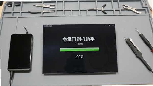 ������ˢ������һ��ˢ����������ͼ���ֻ����ӵ��ԣ�����������ʾ���Ȱٷֱȣ�����Ϊǳ��ɫ����̨