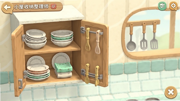 小屋收纳整理师游戏内关卡界面,分类整理物品,厨房餐具放入橱柜,画面清新明亮