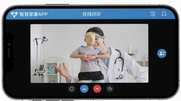 �ǻۼҿ�APP���������﹦�ܽ��棬һλҽ������ͨ����Ƶͨ��Ϊ�û����⿵����������Ļ����ʾ����Ƶ���ڣ��ֻ���������