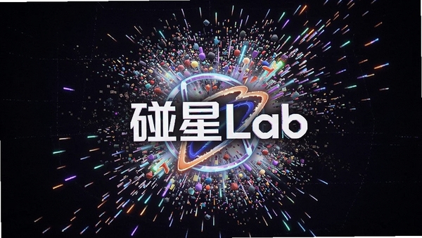 ����Lab AI��ͼ��ʾ�ʣ���������������ռ�����ײ��ը��ɫ��Ѥ�����Ƽ���ʮ�㣬��������Lab��־��Ԫ��
