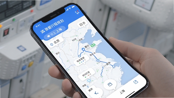 ��;�ܼ������г̹滮���棬�ֻ���Ļ����ʾ�ӱ������Ϻ��ĸ���·��ͼ������ʱ�䡢Ʊ�ۡ�������Ϣ���������ִ�����ɫ����ɫ��
