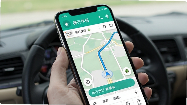 ���а���APP������չʾ���ֻ���Ļ����ʾʵʱ������ͼ��·�߹滮����ɫ���¼�࣬ͻ�����е�������