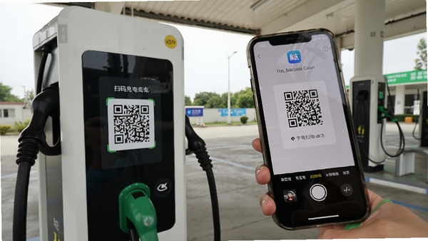 ����appɨ����������棬�ֻ�����ͷ��׼���׮��ά�룬��Ļ��ʾɨ��ɹ���ʾ������Ϊ���վʵ����ͻ����ݲ�������