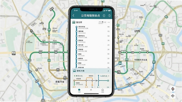 公交地铁站点查询软件界面展示,手机屏幕中显示清晰的线路站点列表与换乘方案,背景为城市交通地图风格,简洁明亮